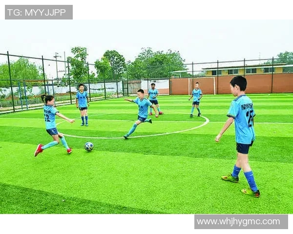 小学足球队星期天训练计划安排培养团队精神与技能提升的全方位方案